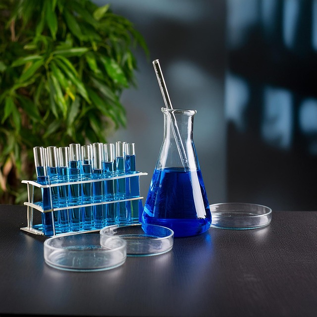 研究水玻璃-乳液高效改性劑的分子結構，以精確控制其在不同體系中的相容性和作用機制。
